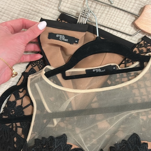 Gorgeous laced Grace&Hart 2-piece top and mermaid skirt. Top has integrated-bra - Picture 8 of 10